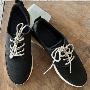 Reef Canvas Sneakers